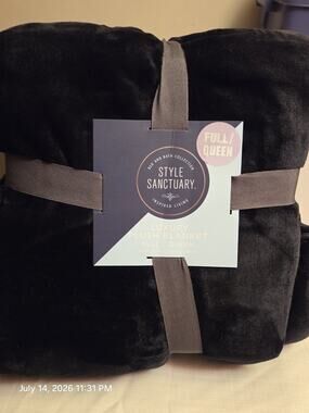 Style Sanctuary Luxury Plush Blanket Full/Queen Black Solid 90 x 90 in